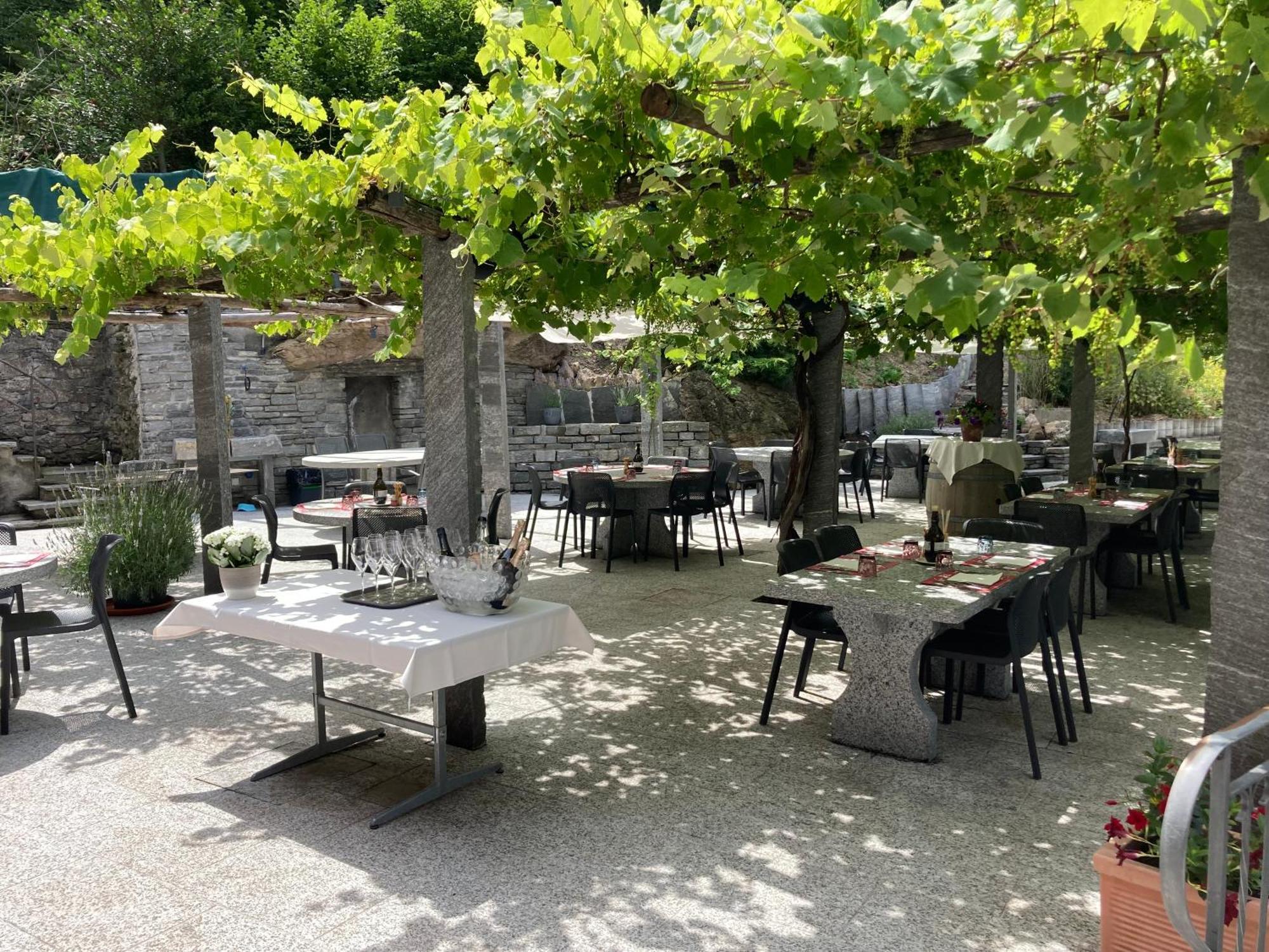 Hotel Ristorante Grotto Serta Lamone Exterior photo